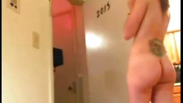 เซ็กซี่ ไม้มะเกลือ ผู้ชาย induces นี้ มักมากในกาม สีน้ำตาล และ fucks เธอ วีดีโอ โปํ