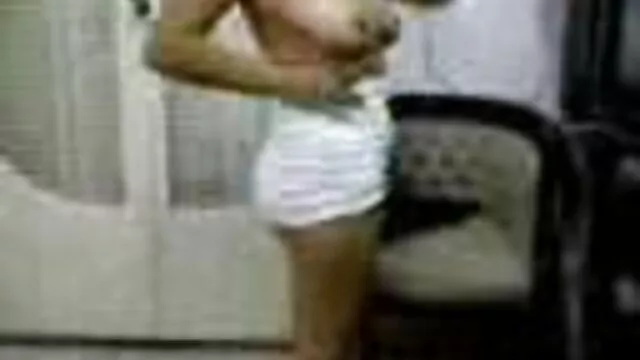 นางระบำหุ่นเพรียว วีดีโอ โป๊ xxx Dora Tornaszkova เปลือยกายและแสดงหีน่าอร่อย