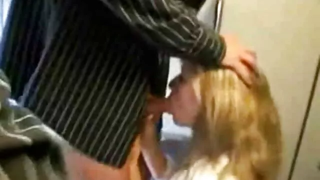ยายหิวกระหาย Tana นั ง โป วีดีโอ masturbates กับ dildo บนเก้าอี้นรีเวช