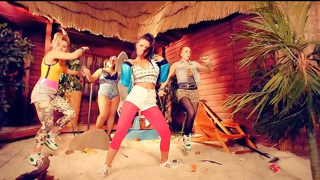 นักกายกรรมที่สูบบุหรี่ร้อน Bella Danger ได้รับระยำโดยครูฝึกเงี่ยน วีดีโอ โป๊ ฝรั่ง