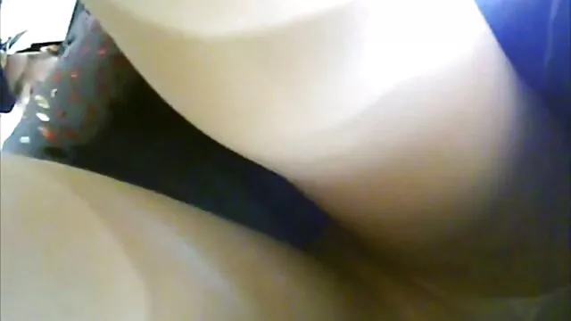 Latina chica วิ ดิ โอ หนัง โป้ Tacori Blu ลูบไล้หีของเธอก่อนที่จะให้ blowjob อ้วน POV
